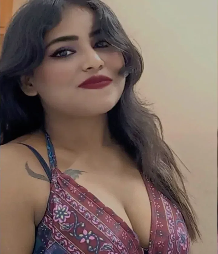 Manvi Bengali Model in Nighty