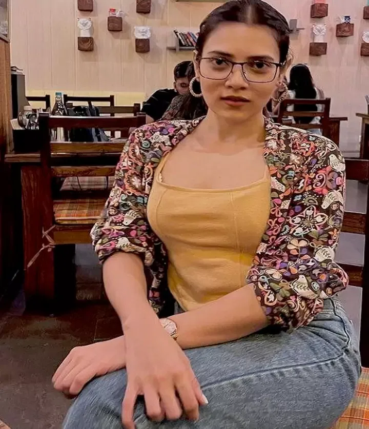 Hema Escorts Hot look in College Diamond Harbour Escorts