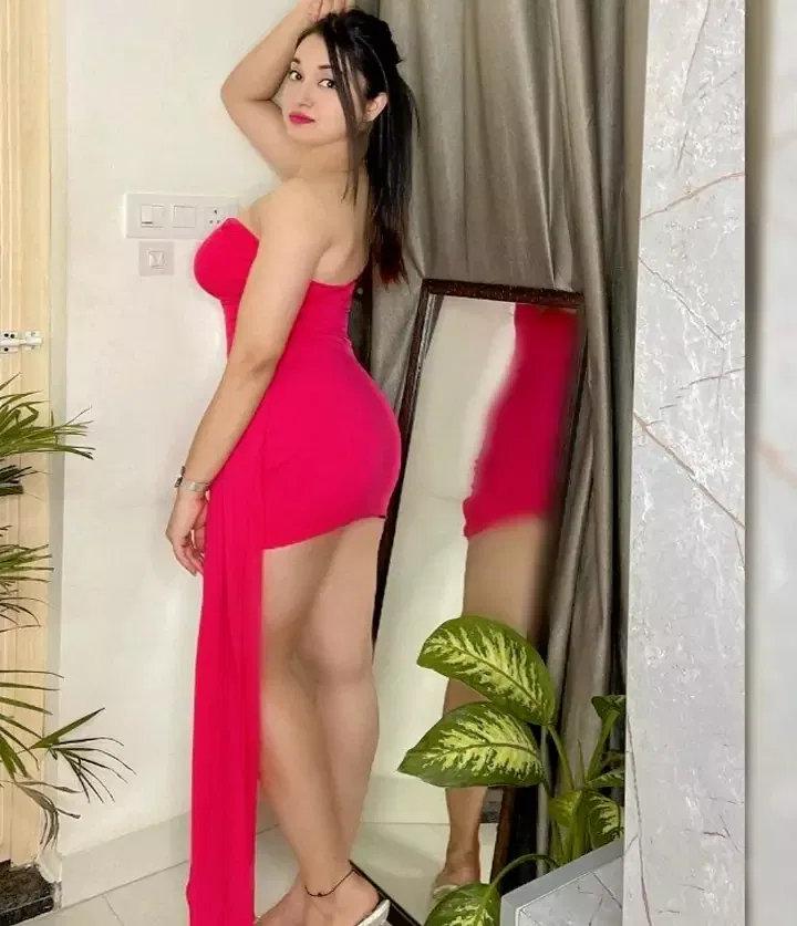Indira Escorts sexy look in pink Diamond Harbour Escorts