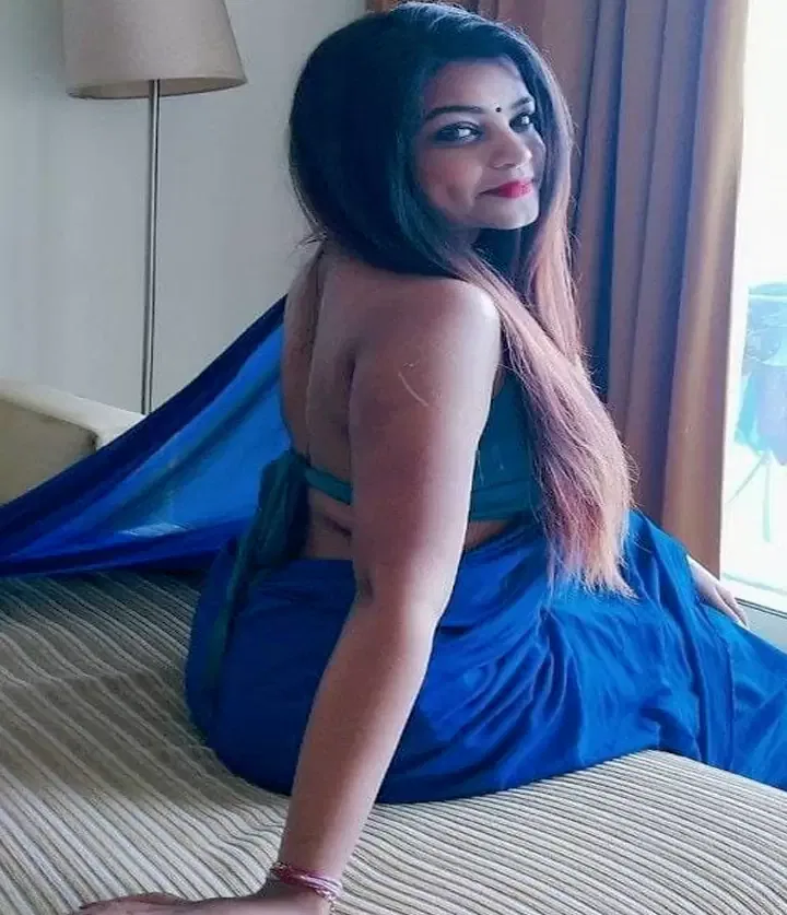 Isha Escorts Blue Saree Look Diamond Harbour Escorts