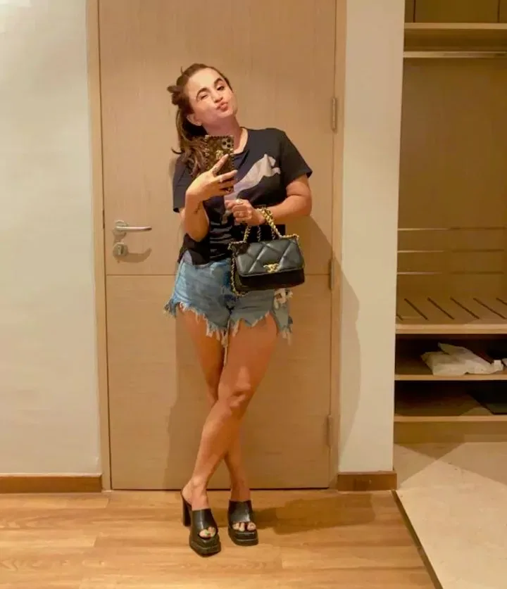 Nepali Girls Available in OYO