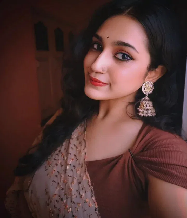 Model Ravina Escorts in Kalara