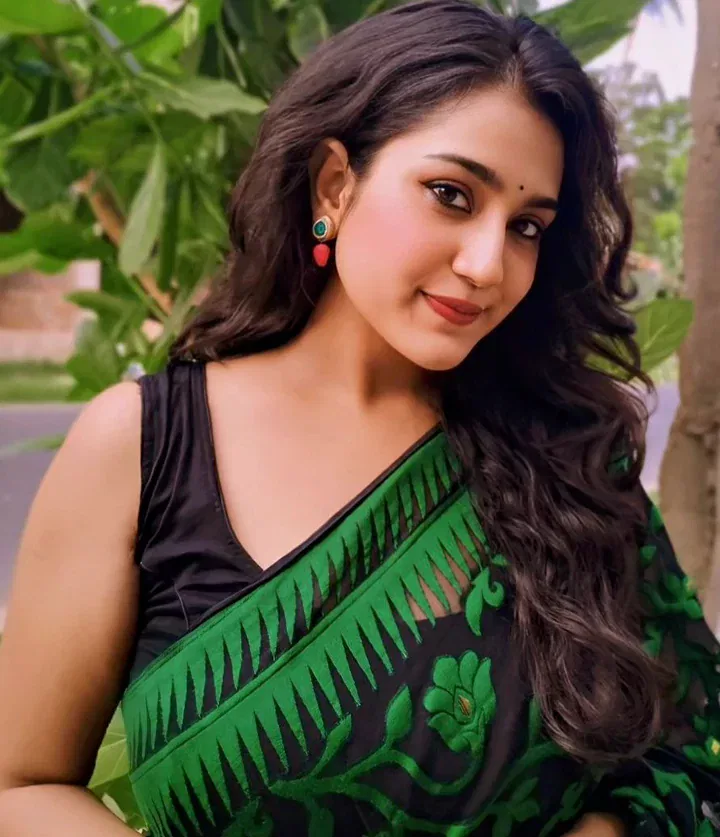 Ravina Housewife Escorts