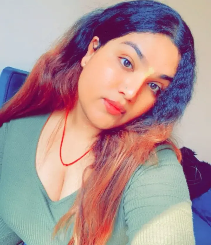 Aarohi Escorts Girl