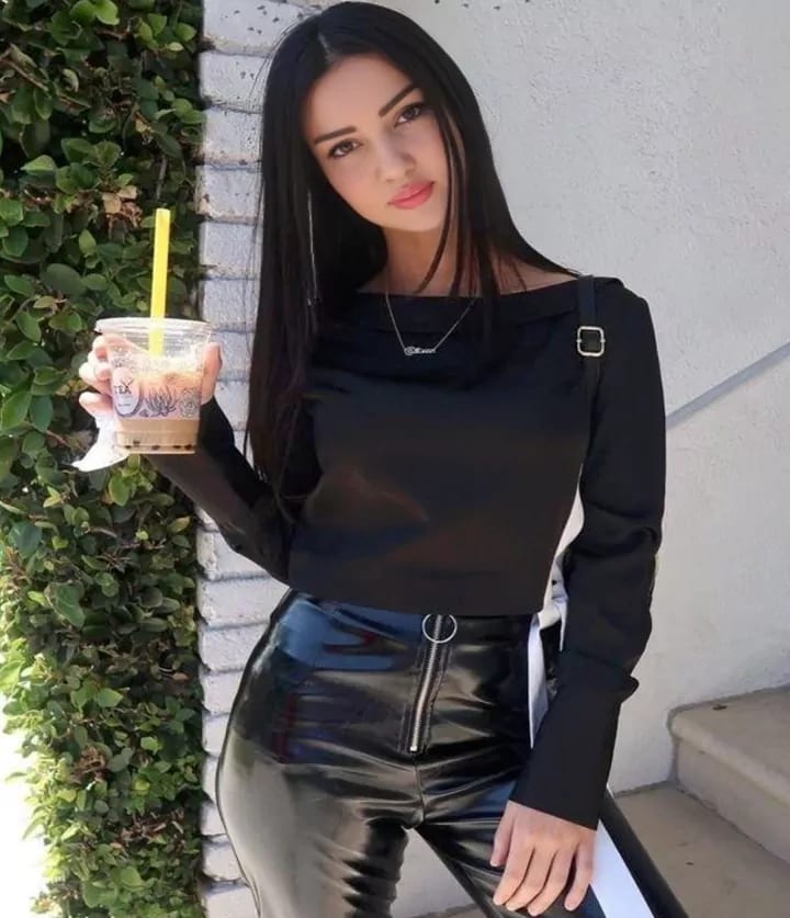 Aarvi Russian Escorts Model