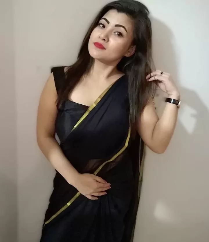 Bina Escorts Black Saree Look