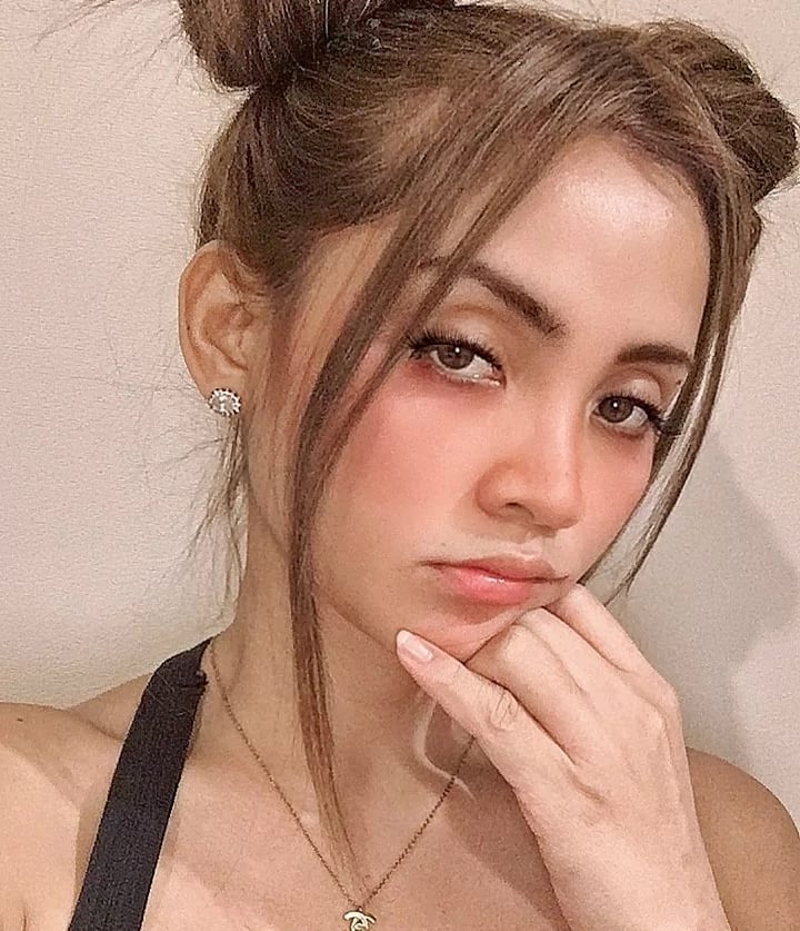 Model Saloni